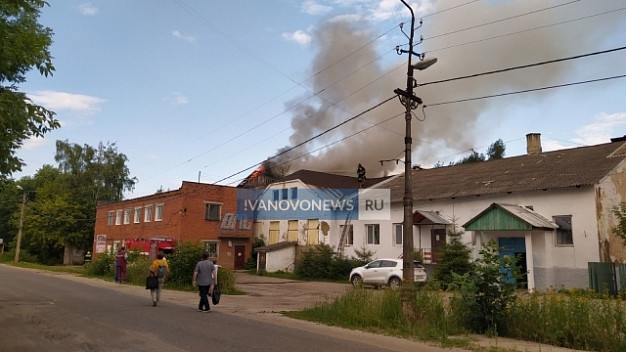 В Юрьевце огонь уничтожил заброшку